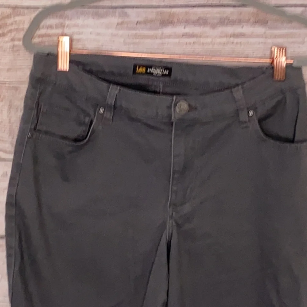 💜💜 Ladies Lee Relaxed Straight Leg Mid Rise Size 12